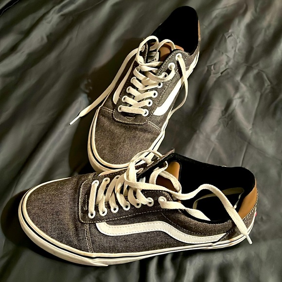 Vans - Picture 1 of 5